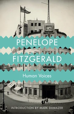 Penelope Fitzgerald Human Voices обложка книги