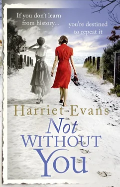 Harriet Evans Not Without You обложка книги