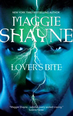 Maggie Shayne Lover's Bite обложка книги