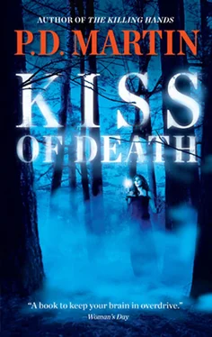 P.D. Martin Kiss of Death обложка книги