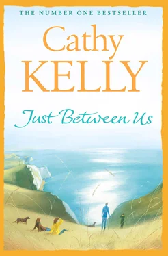 Cathy Kelly Just Between Us обложка книги