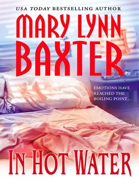 Mary Baxter In Hot Water обложка книги