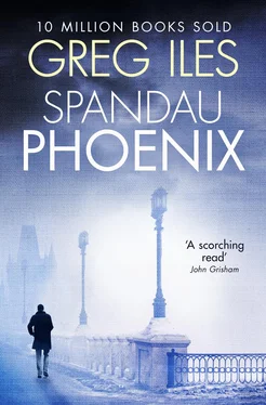 Greg Iles Spandau Phoenix обложка книги