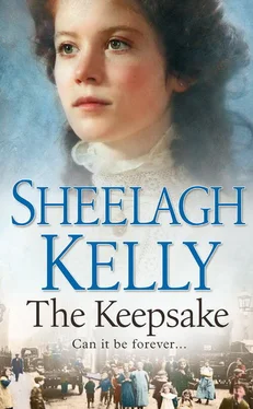 Sheelagh Kelly The Keepsake обложка книги