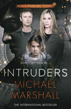 Michael Marshall The Intruders обложка книги