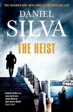 Daniel Silva The Heist обложка книги