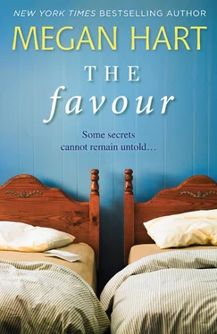 Megan Hart The Favour обложка книги