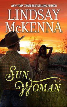 Lindsay McKenna Sun Woman обложка книги