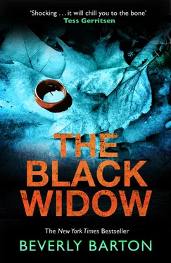 BEVERLY BARTON The Black Widow обложка книги