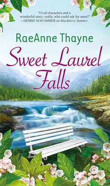 RaeAnne Thayne Sweet Laurel Falls обложка книги