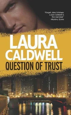 Laura Caldwell Question of Trust обложка книги