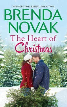 Brenda Novak The Heart of Christmas обложка книги