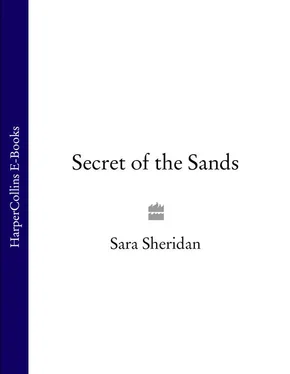 Sara Sheridan Secret of the Sands обложка книги