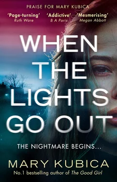 Mary Kubica When The Lights Go Out: The addictive new thriller from the bestselling author of The Good Girl обложка книги