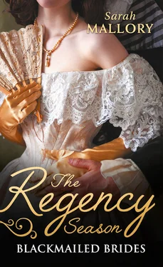 Sarah Mallory The Regency Season: Blackmailed Brides: The Scarlet Gown / Lady Beneath the Veil обложка книги