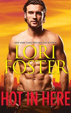 Lori Foster Hot in Here: Uncovered / Tailspin / An Honorable Man обложка книги
