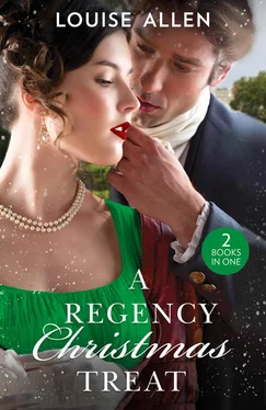 Louise Allen A Regency Christmas Treat: Moonlight and Mistletoe / A Mistletoe Masquerade обложка книги