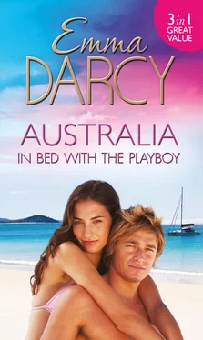 Emma Darcy Australia: In Bed with the Playboy: Hidden Mistress, Public Wife / The Secret Mistress / Claiming His Mistress обложка книги