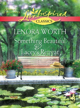 Lenora Worth Something Beautiful and Lacey's Retreat: Something Beautiful / Lacey's Retreat обложка книги