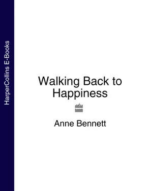 Anne Bennett Walking Back to Happiness обложка книги