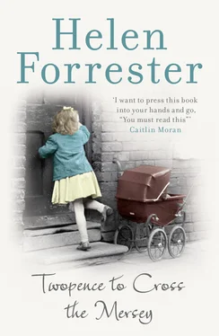 Helen Forrester Twopence to Cross the Mersey обложка книги