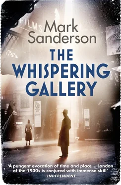 Mark Sanderson The Whispering Gallery обложка книги
