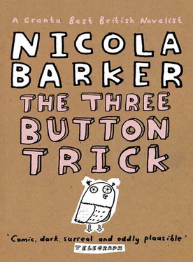 Nicola Barker The Three Button Trick: Selected stories обложка книги