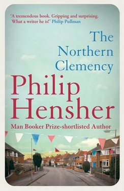 Philip Hensher The Northern Clemency обложка книги