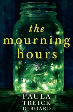 Paula DeBoard The Mourning Hours обложка книги