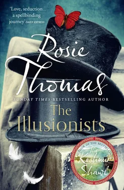 Rosie Thomas The Illusionists обложка книги
