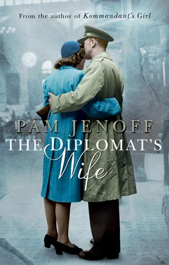 Pam Jenoff The Diplomat's Wife обложка книги