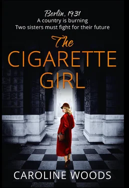 Caroline Woods The Cigarette Girl обложка книги