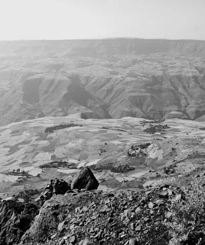 Jidda gorge 7 Down in the heat of the Jidda gorge Walter Plowden waded across - фото 3