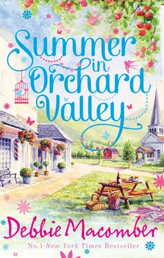 Debbie Macomber Summer in Orchard Valley: Valerie / Stephanie / Norah обложка книги