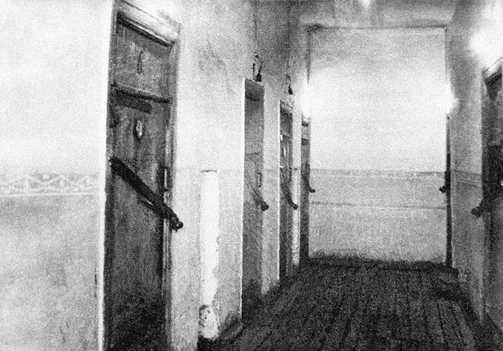 Внутренний вид штрафного изолятора в исправительнотрудовом лагере 193040е - фото 1