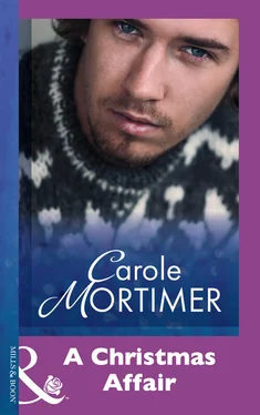 Carole Mortimer A Christmas Affair обложка книги