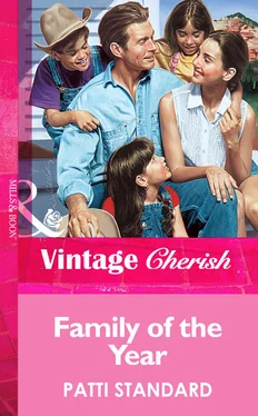 Patti Standard Family Of The Year обложка книги