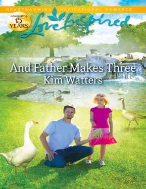 Kim Watters And Father Makes Three обложка книги