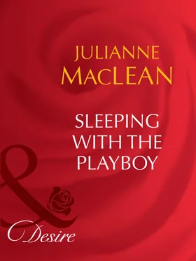 Julianne Maclean Sleeping With The Playboy обложка книги