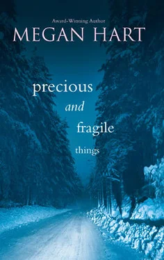 Megan Hart Precious And Fragile Things обложка книги