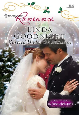 Linda Goodnight Married Under The Mistletoe обложка книги