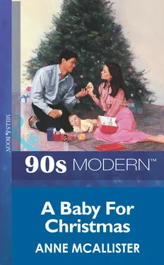 Anne McAllister A Baby For Christmas обложка книги