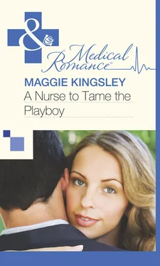 Maggie Kingsley A Nurse to Tame the Playboy обложка книги