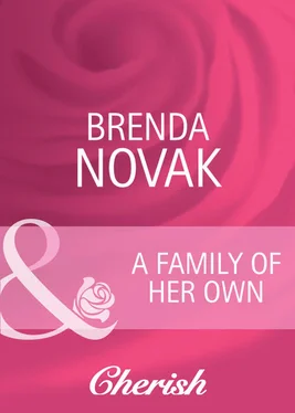 Brenda Novak A Family of Her Own обложка книги