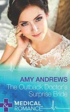 Amy Andrews The Outback Doctor's Surprise Bride обложка книги