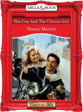Nancy Martin The Cop And The Chorus Girl обложка книги