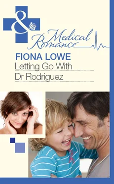 Fiona Lowe Letting Go With Dr Rodriguez обложка книги