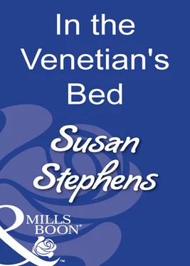 Susan Stephens In The Venetian's Bed обложка книги