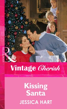 Jessica Hart Kissing Santa обложка книги