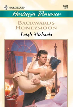 Leigh Michaels Backwards Honeymoon обложка книги